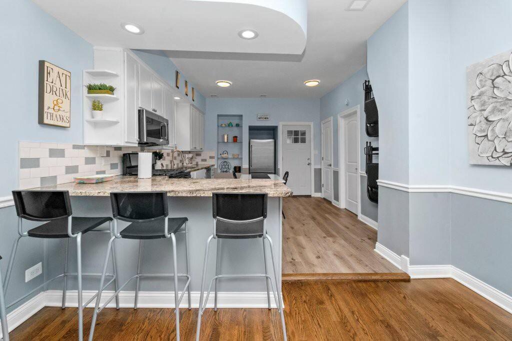 Cozy, Top-Floor 3Br Loft With Balcony In West Town Chicago Esterno foto